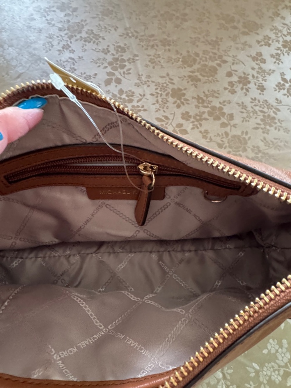 BNWT MICHAEL KORS LEATHER POUCHETTE - Picture 7 of 8